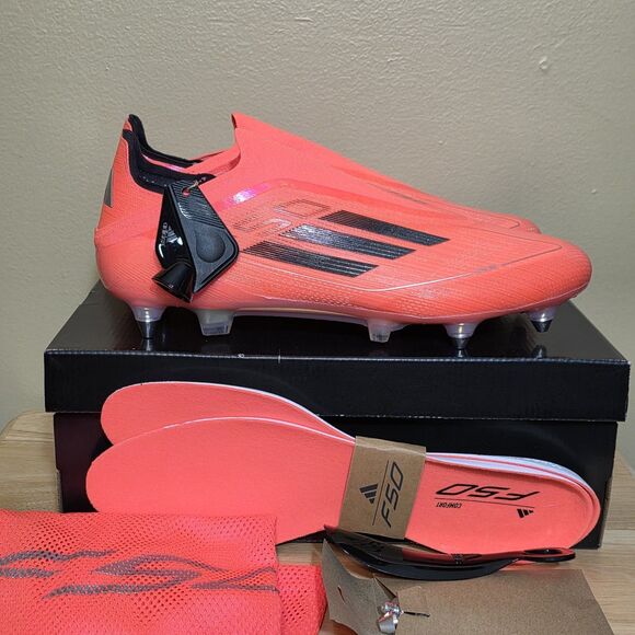 Athletic_Shoes